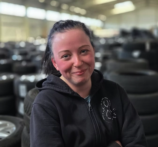 Yasmin Meyer - Monatge und Lager Frerichs Reifenzentrum Sandkrug / Hatten